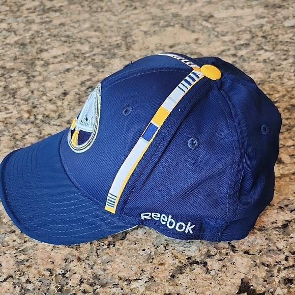 Buffalo Sabre Vintage‎ Reebok Hat - Picture 2 of 5